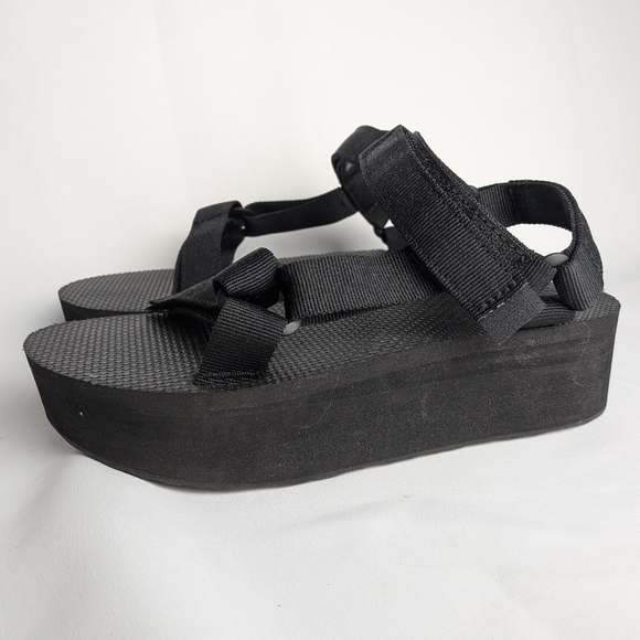 TEVA Platform Straps Sandals Size 7 Black Color All Straps Are Adjustable - Picture 3 of 8